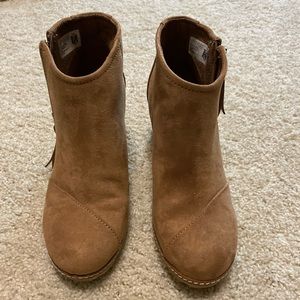 Like NEW Toms Booties size 9
